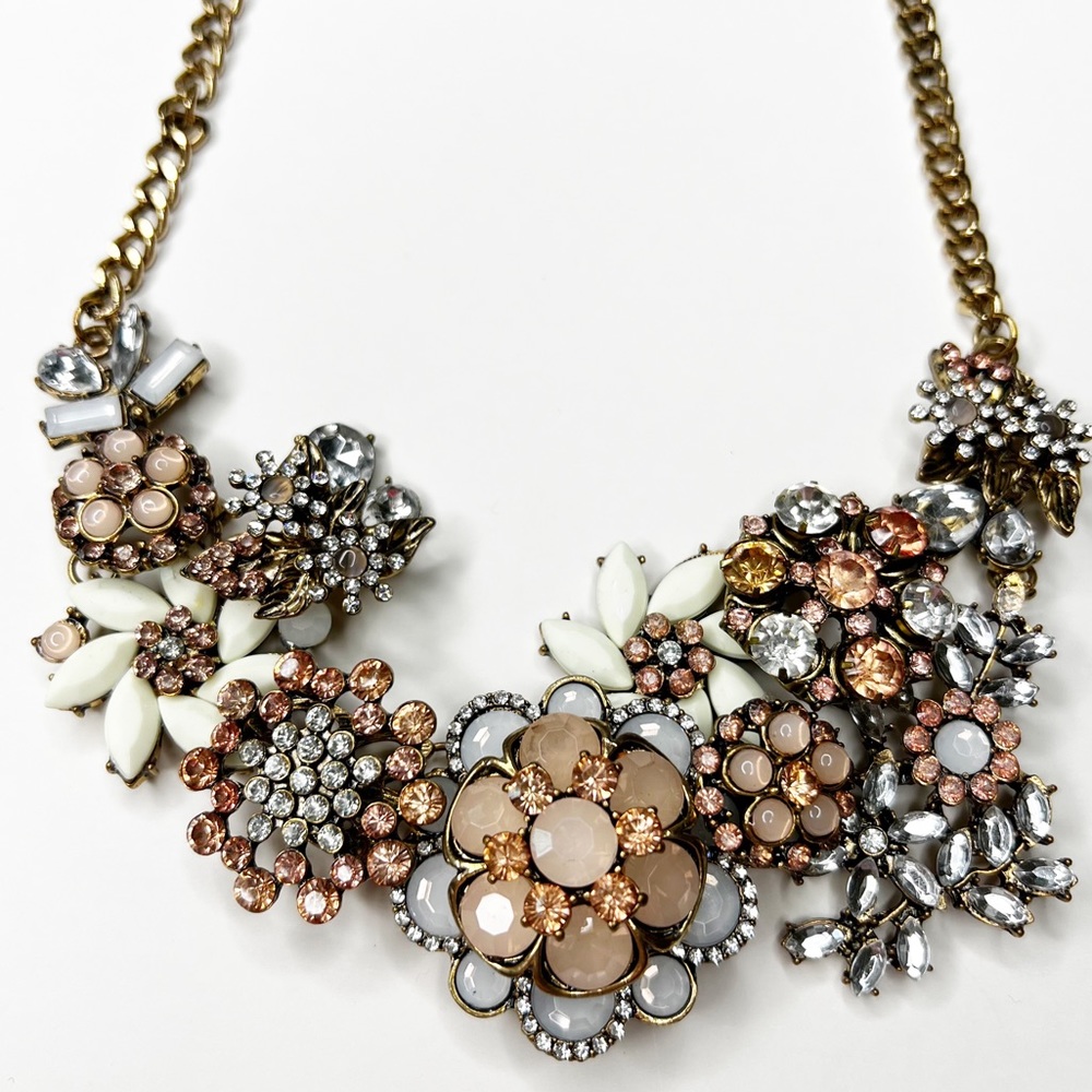 Antique Gold Tone Chunky Pink & White Crystal Flower Statement Necklace - Picture 2 of 7